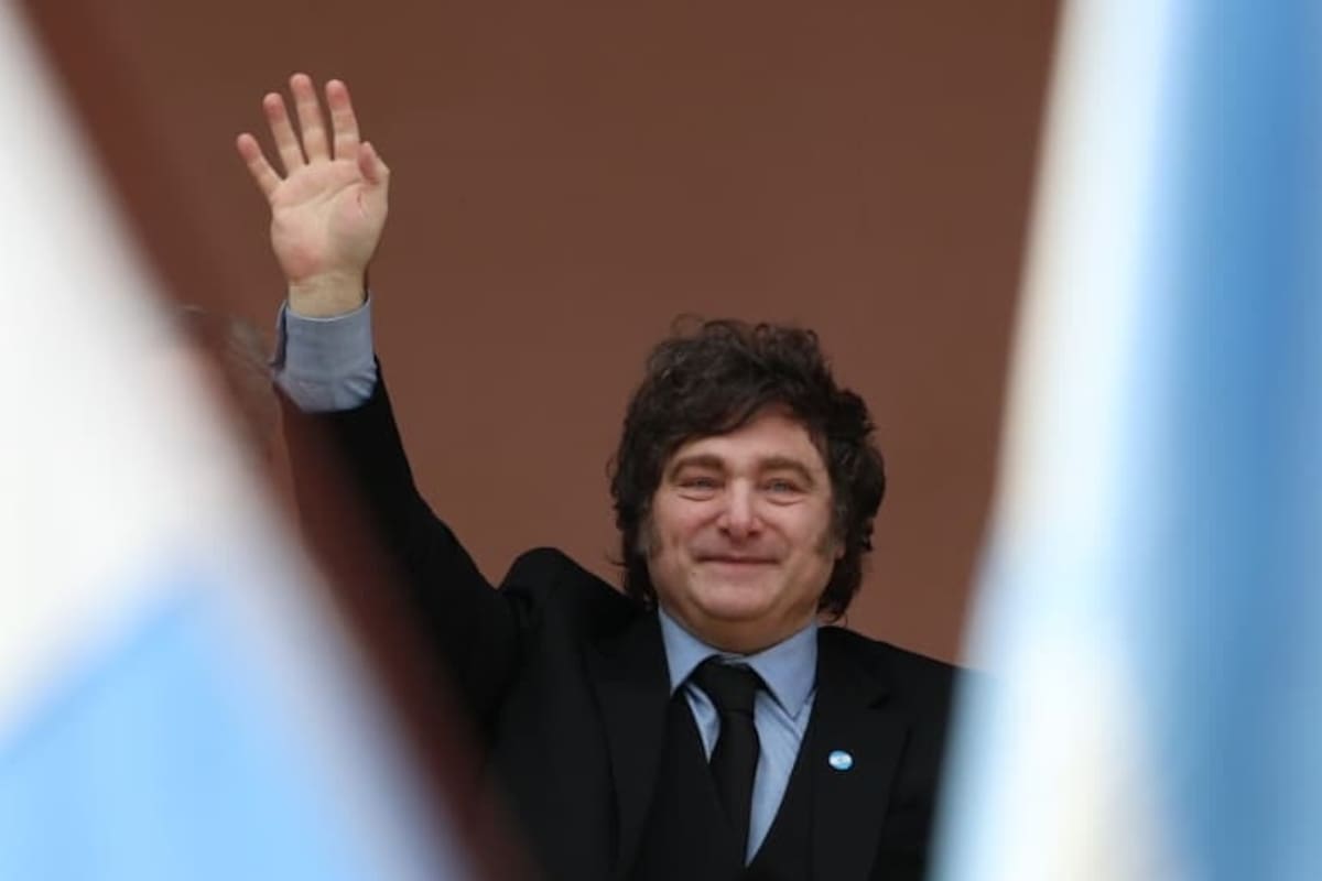 Milei: "La bandera de Malvinas puede salir 30 mil dólares, pero ganó la emoción"