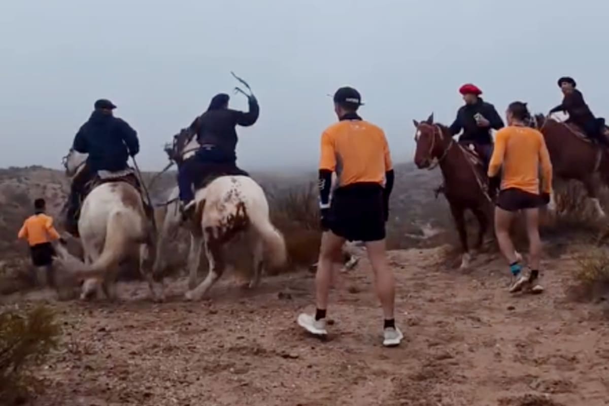 ¡Salvaje ataque a corredores en Río Negro! Jinetes los agredieron a fustazos y pedradas