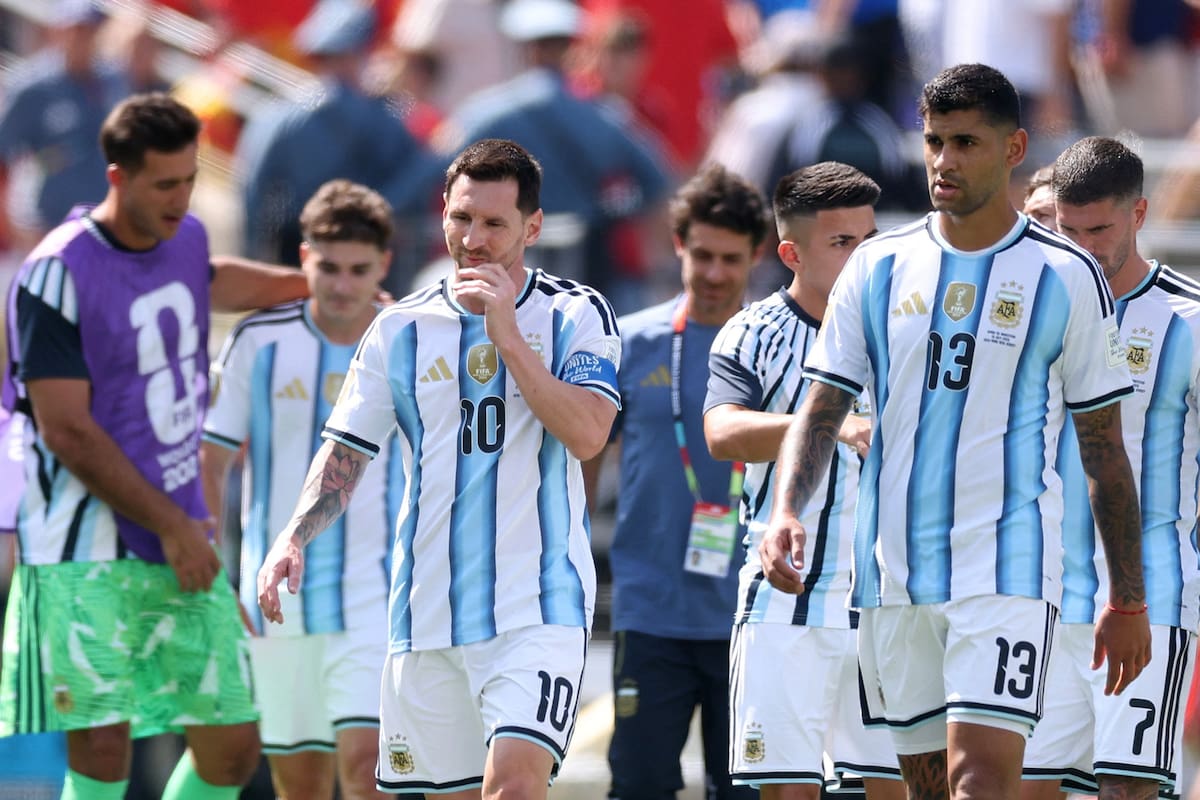 Argentina perdió la corona pero se ganó el corazón: la selección vuelve con el cariño intacto