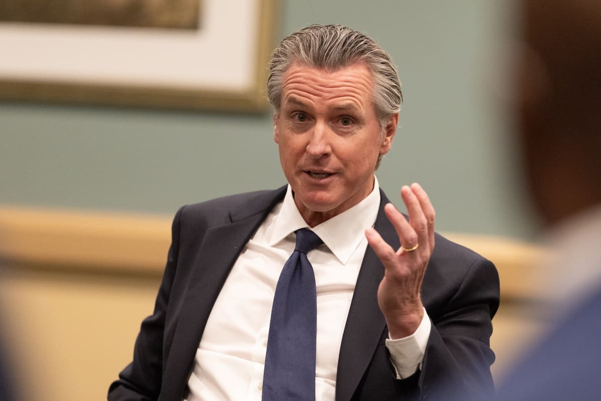 ¡Newsom contra cinco ciudades! Las demandan por ignorar la ley de vivienda en California