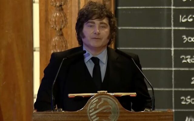 Milei se cruzó con un kuka en la Bolsa: ‘Andate a Cuba’ y promete 100 años de liberalismo