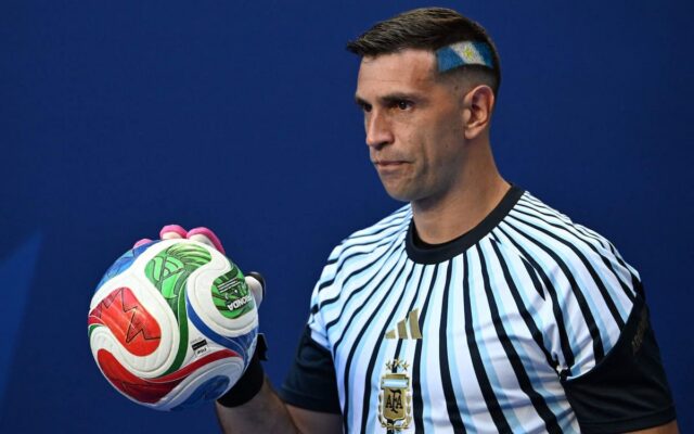 Dibu Martínez on Thin Ice: Seeking a Save to Rescue His World Cup