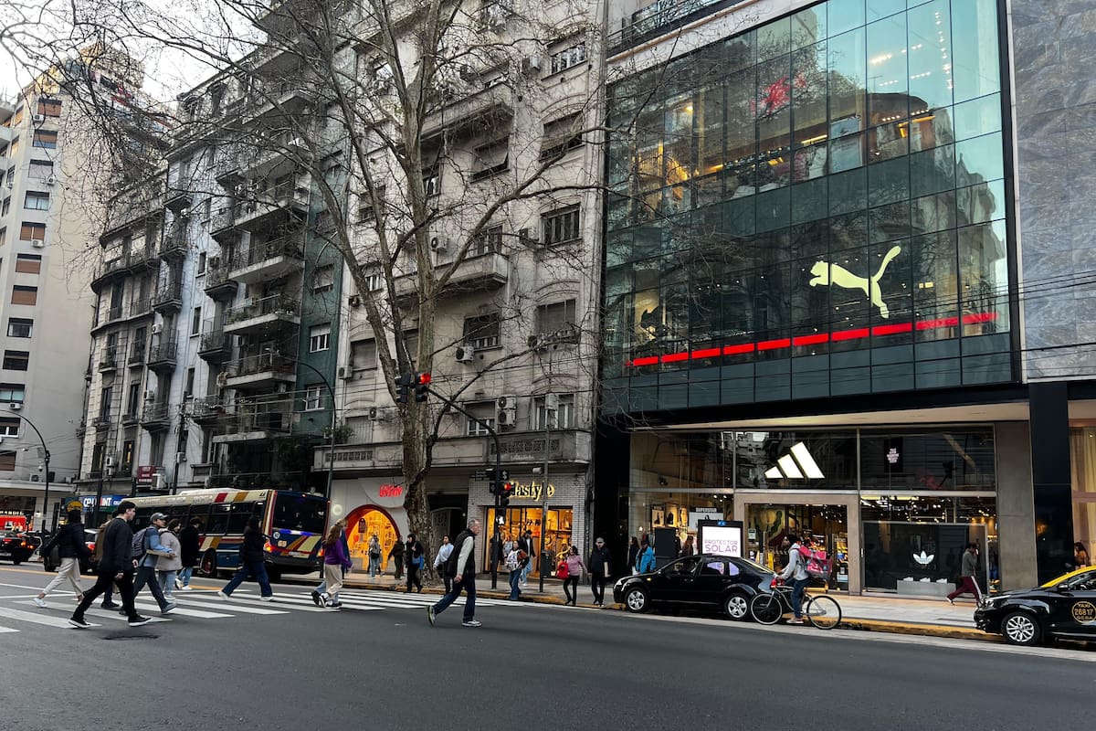 Palermo se reinventa: llega H&M, abre Miniso y prometen nuevos centros comerciales pese a la crisis