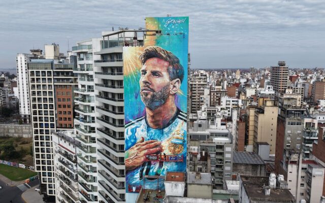 Rosario se vuelve museo a cielo abierto: el circuito secreto de murales que revive la infancia de Messi