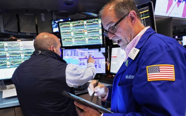 Riesgo país se derrumba y roza los 400 puntos: ¿se viene el fin del default?
