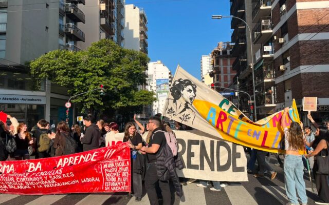 Student Uprising: High Schoolers Block Corrientes and Unite Against Macri Reform