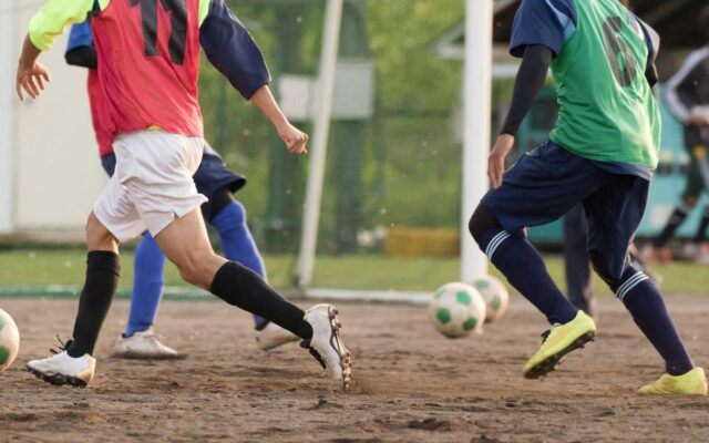 ¡Ojo, futbolero! 8 tips de médicos para no terminar en la enfermería tras el picadito