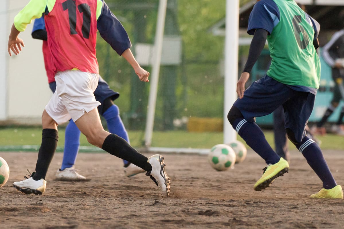 ¡Ojo, futbolero! 8 tips de médicos para no terminar en la enfermería tras el picadito