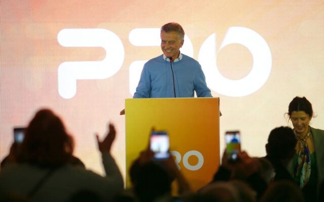 Macri cocina huevos y los K se queman: el video que irrita a kirchneristas y libertarios