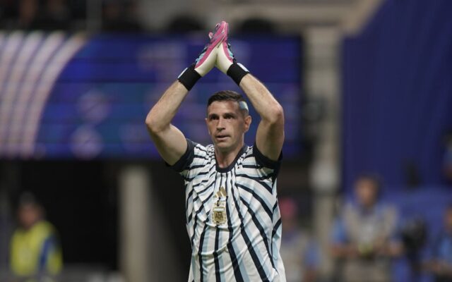 Dibu Martínez unleashes devastating self-criticism: 'I felt I couldn't help anyone'