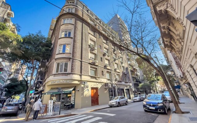Cristina Kirchner's Neighboring Duplex in Recoleta Listed for US$930,000: Pool and Terrace with History
