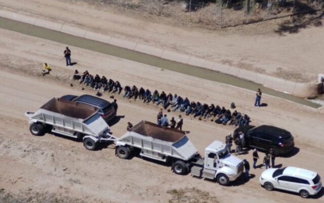 ¡Impactante! Patrulla Fronteriza halla a 27 migrantes hacinados en un remolque en California
