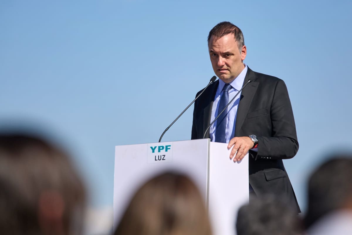 Adorni renuncia al directorio de YPF tras escándalo: no cobrará los 95 millones mensuales