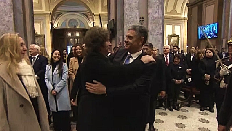 Abrazo Milei-Macri: ¿alianza de ultraderecha para 2027 mientras la izquierda crece en la Ciudad?