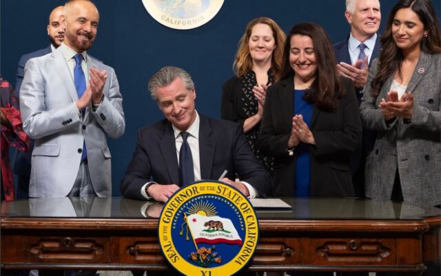 ¡Firmó todo! Newsom sanciona 16 leyes de un saque: desde energía hasta agua