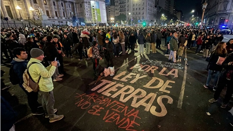 ¡Se arma la coordinación! Este sábado en Parque Centenario para frenar la ley que entrega la tierra a extranjeros