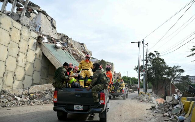 Escombros, olor a muerte y mensajes desesperados en las paredes: las marcas de la tragedia en La Guaira