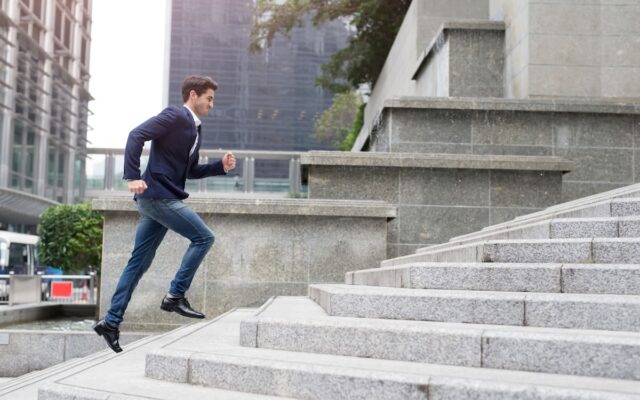 Exercise snacks: el truco de subir escaleras tres minutos al día que te cambia la vida