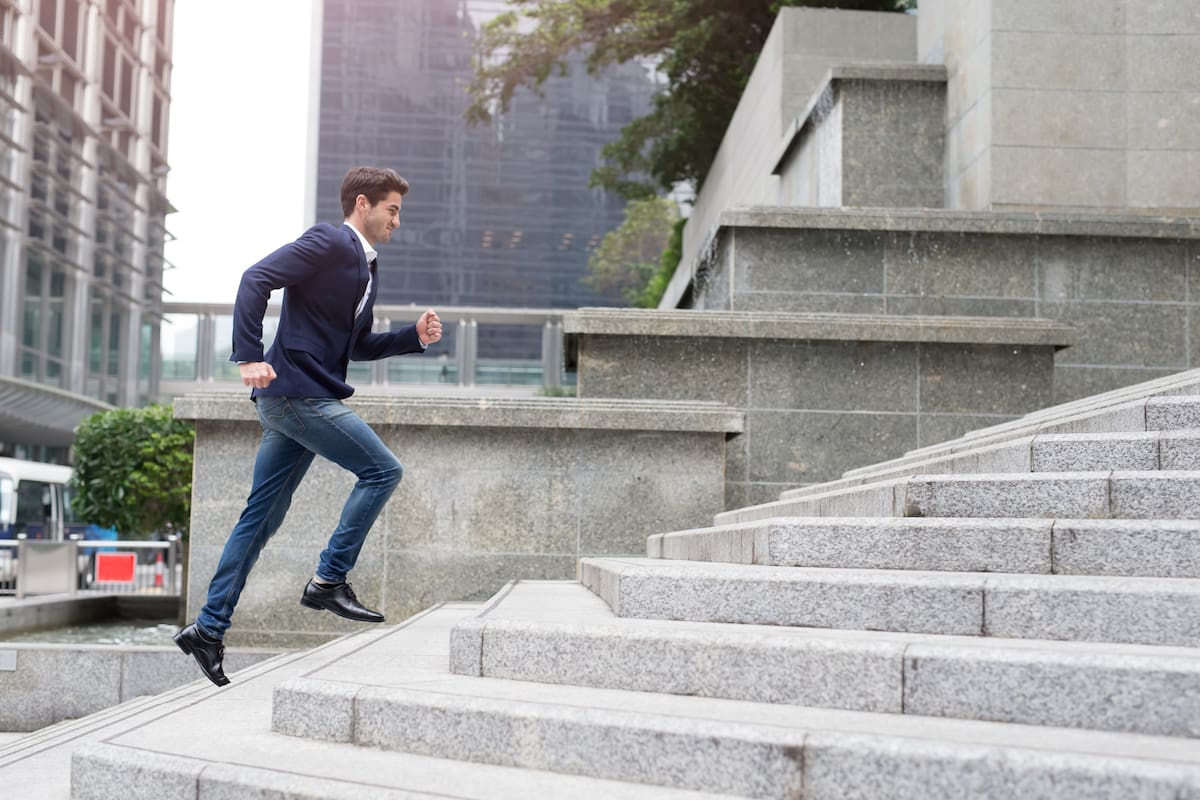 Exercise snacks: el truco de subir escaleras tres minutos al día que te cambia la vida