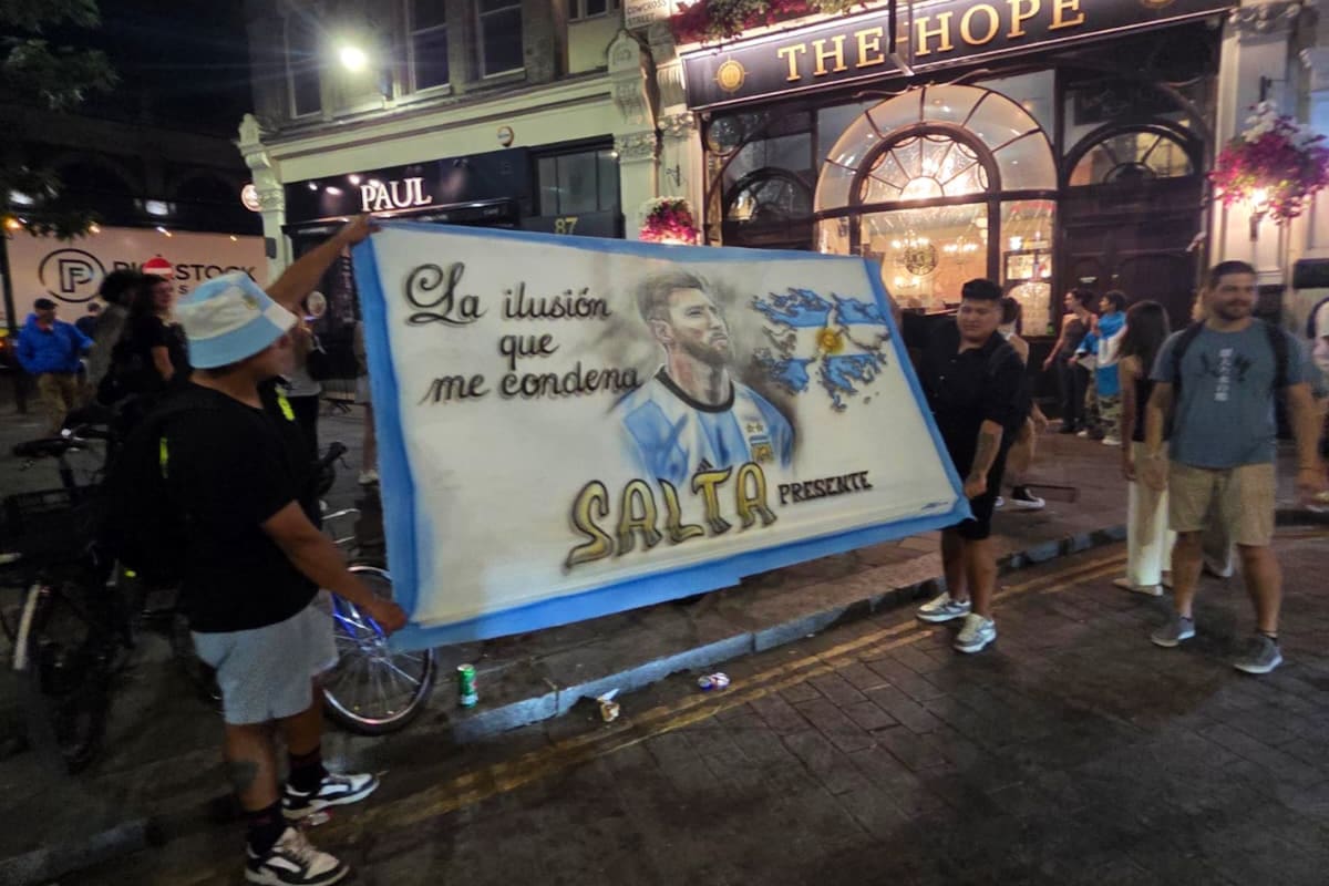 Londres se apagó: la noche que los ingleses se fueron a dormir mientras los argentinos festejaban
