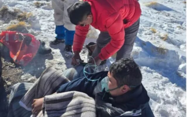 Milagro en la Puna: rescatan a cuatro mineros tras tres días sepultados por la nieve a -27°C