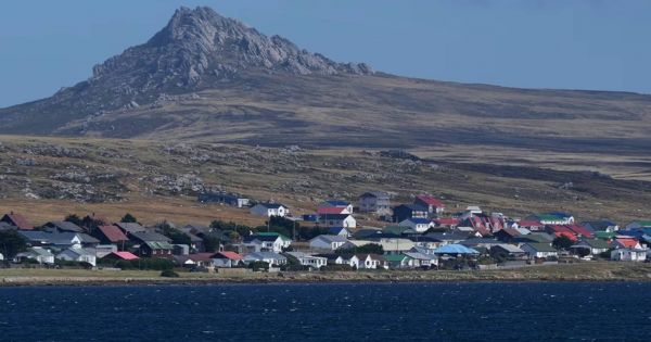 Encuentro empresarial en Punta Arenas y protesta argentina por el HMS Medway: qué confirma cada documento