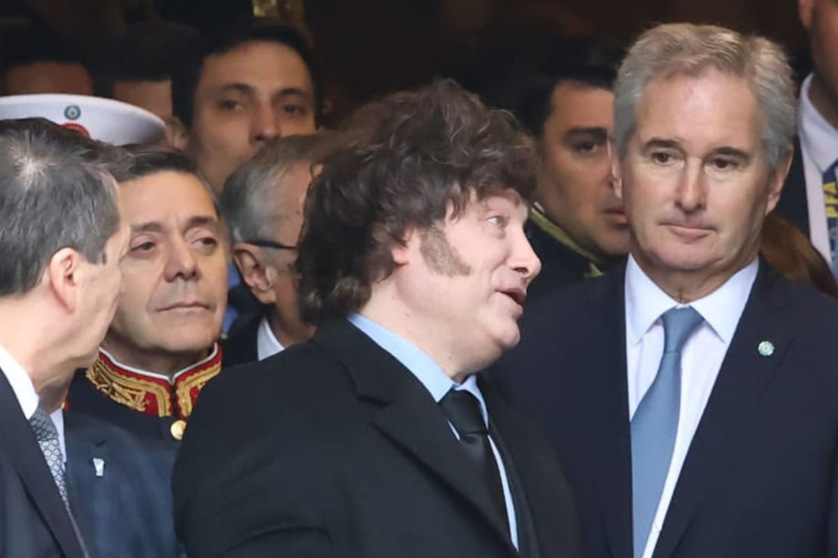 Malvinas: protesta diplomática por el HMS Medway y anuncio de arbitraje por hidrocarburos en una entrevista