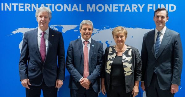 Caputo y Georgieva se reunieron en Bangkok en el marco de la asamblea anual del FMI