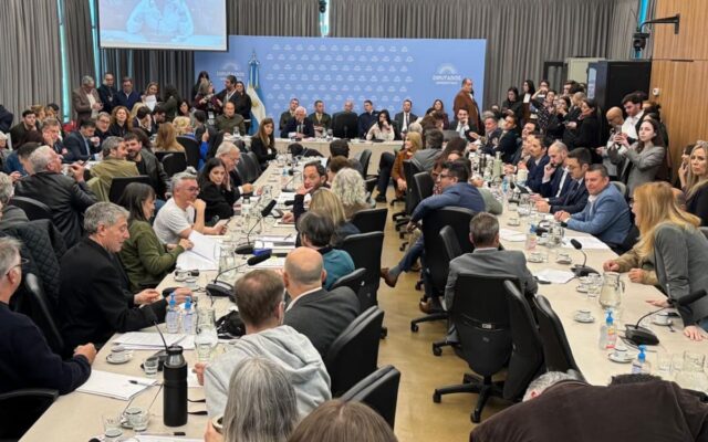 Malvinas: protesta diplomática por el HMS Medway y crítica de opinión a un proyecto de ley