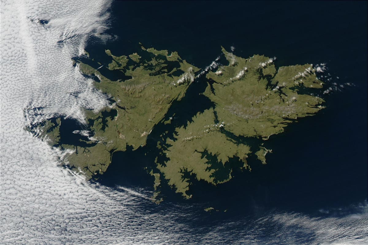Malvinas: protesta diplomática por el HMS Medway y proyectos económicos en el Atlántico Sur