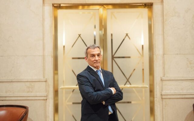 Dessy (Citi) propone comprar más reservas y dejar subir el tipo de cambio; el BCRA mantiene bandas